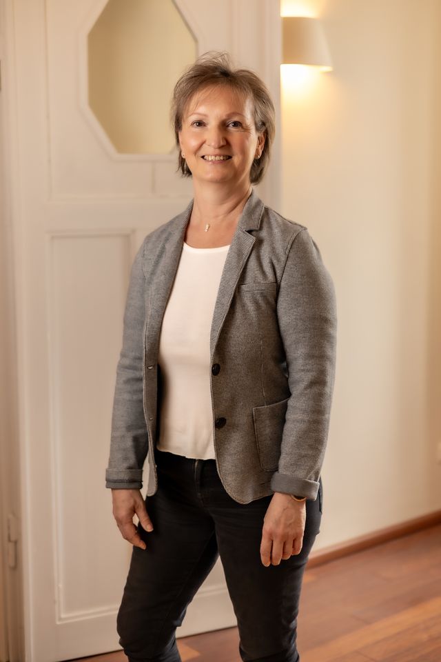 Katrin Schuster Katrin Schuster